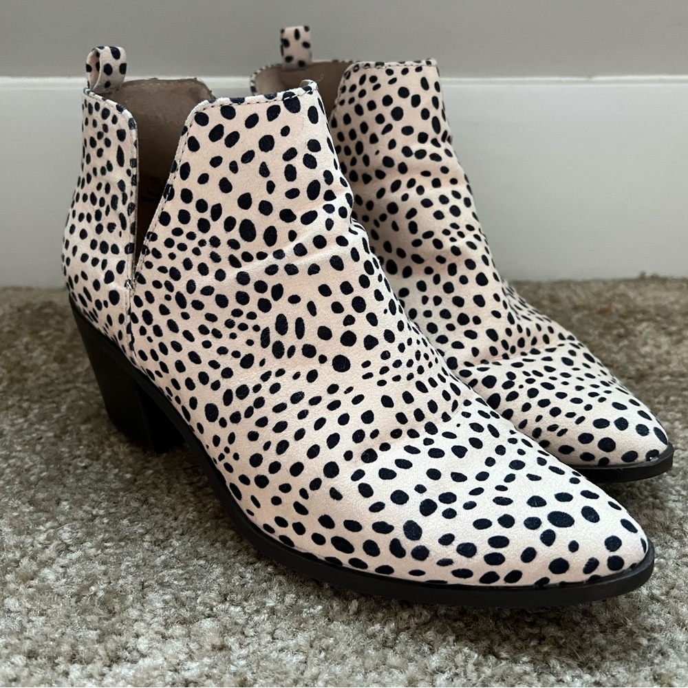 Spotted booties in size 8